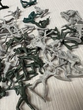 50 ARMY MEN TOY SOLDIERS MILITARY FORCE PLASTIC FIGURES asst. FREE SHIP