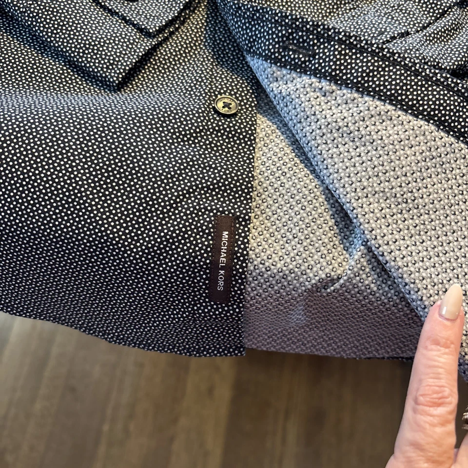 Camisa Michael Kors Calce Ajustado Cuello Abotonado Azul con Lunares Talla Pequeña Foto 3 de 4