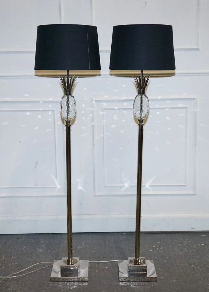 PAR DE PRECIOSAS LÁMPARAS DE PIE CON DISEÑO PIÑA ACERO INOXIDABLE PANTALLA NEGRA Foto 2 de 4