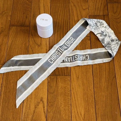 Foulard Dior Mitzah 105cm 41′′ 6cm 2′′ long soie Toile de Jouy Sauvage gris
