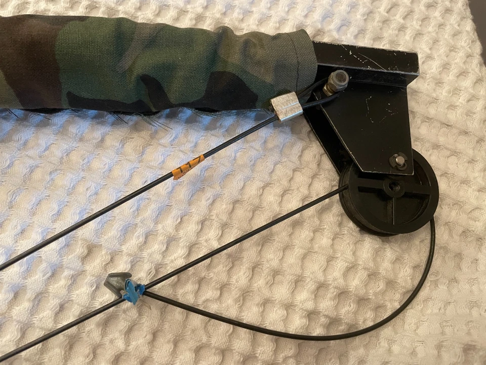 Arco composto vintage Cobra – 48” – Bixby, Oklahoma – membros camuflados, pinos de mira - Imagem 2 de 4