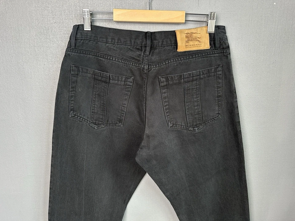 Pantalones de mezclilla negros Burberry London talla 32 Foto 3 de 4