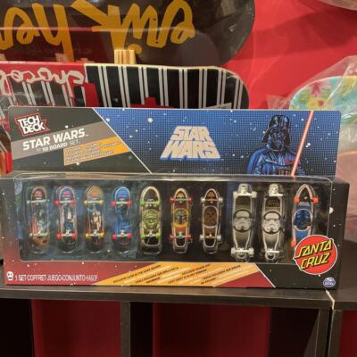 STAR WARS TECH DECK 10 Mini Skateboard Set Santa Cruz Toys R Us Exclusive NEU