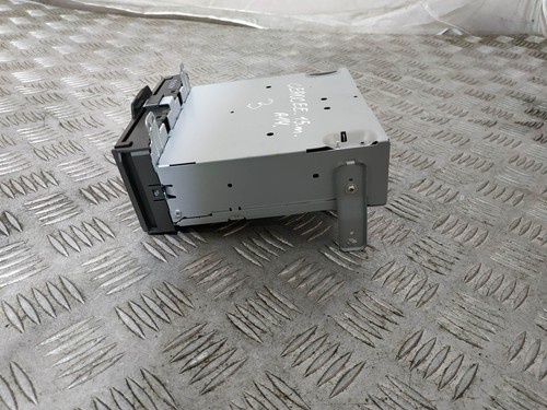 JEEP CHEROKEE KL CD Changer P05091563AB 2.0 Diesel 125kw 2014 - Picture 4 of 5
