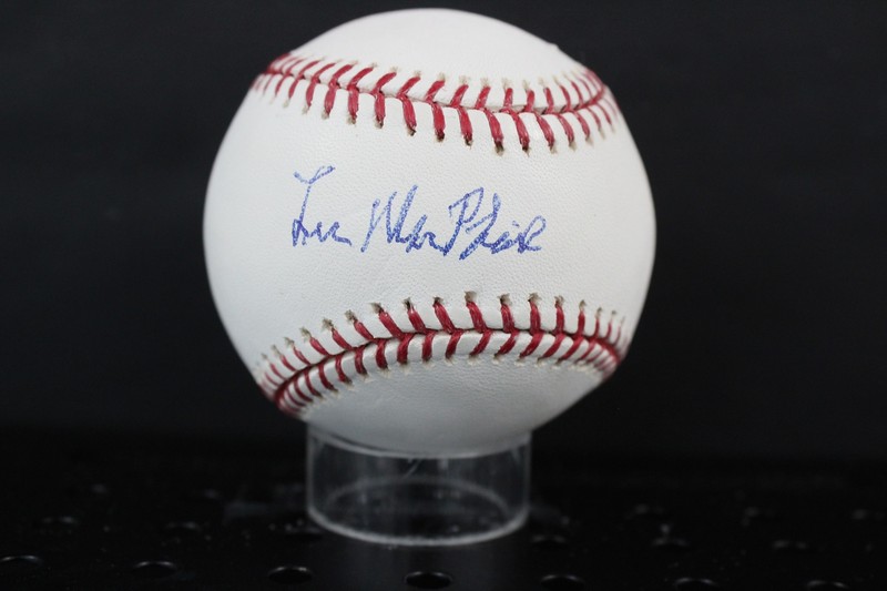 Lee MacPhail Signed Baseball Autograph Auto PSA/DNA AL88755