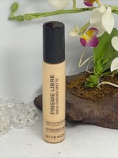 Givenchy Prisme Libre Skin-Caring Matte Found...