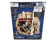 Harry Potter Nano Escena Figuras de Metal Torre Gryffindor Incluye Juego de 2 Figuras