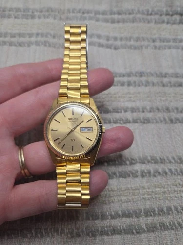 Vintage 1980s Seiko Day Date  Gold Tone Watch Quartz Stainless