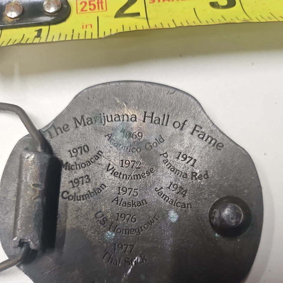 Hebilla de cinturón vintage 1977 del Salón de la Fama de la marihuana - palo tailandés Foto 3 de 4