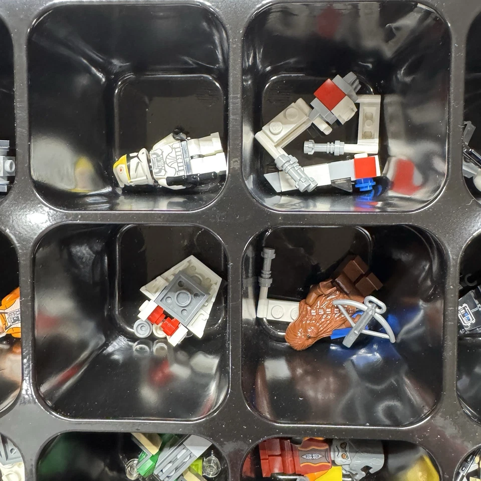 LEGO Star Wars - Advent Calendar 2011 (7958) All Minifigures Plus Extras  - Image 3 of 4