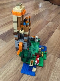 LEGO Minecraft: Crafting Box (21116) 100% Complete W/ Instructions