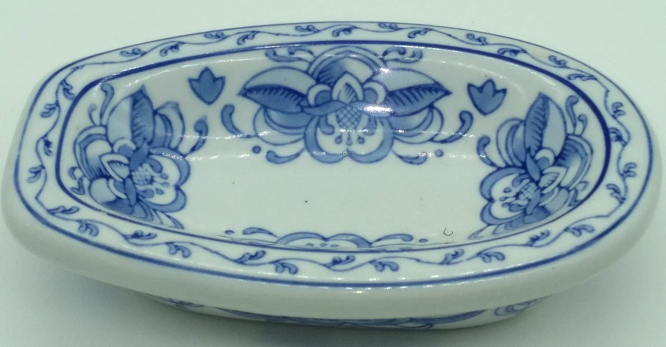 Delft Style Heavy Porcelain Blue/White Floral Soap Dish - Image 3 of 4