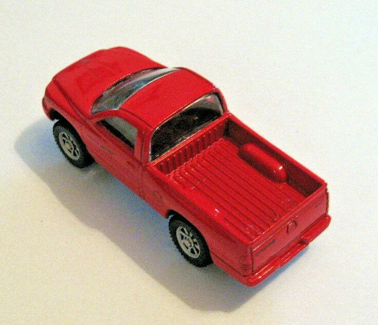 Caminhão Dodge Dakota Sport Maisto metal fundido vermelho, escala 1:64, estado solto. - Imagem 2 de 3