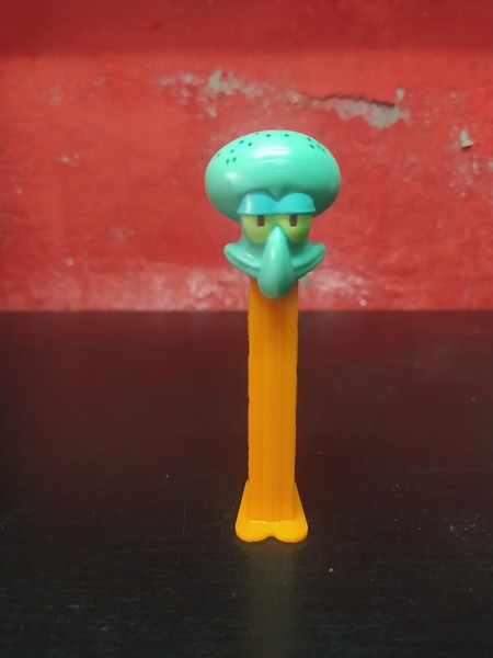 PEZ DISPENSER - BOB ESPONJA / SPONGEBOB SQUAREPANTS - CALAMARDO SQUIDWARD