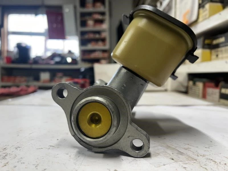 Brake Master Cylinder for Chevrolet Celebrity 83-86 Pontiac Phoenix 1983-1984 - Image 3 of 3