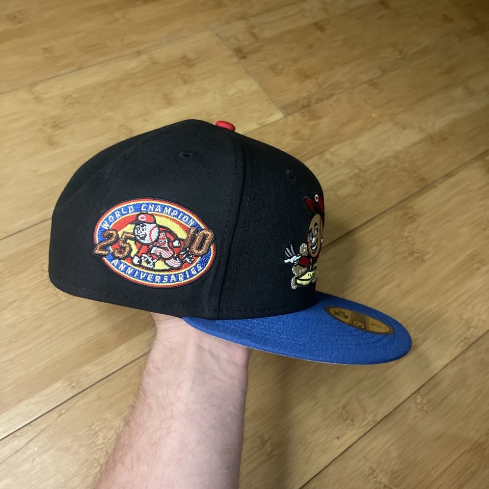 New Era 59FIFTY Cincinnati Reds Sliding Mascot Black Blue 25th 10th 7 3/4 Hat - Image 4 of 4