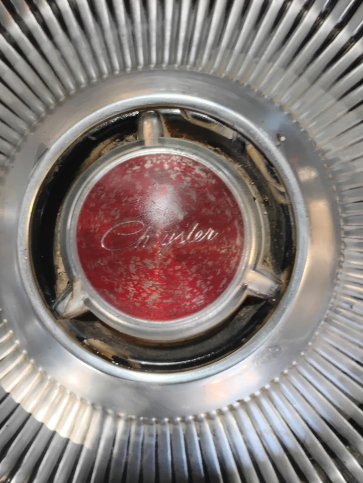 Vintage 1967-1968 Chrysler New Yorker/Newport 14" Conjunto de 4 Calotas - Imagem 3 de 4