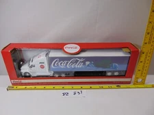 Motor City Classics 1:64 Coke Coca Cola Long Hauler Truck Trailer Polar Bears