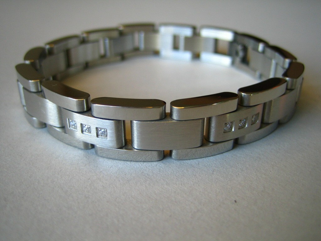 BLACKJACK MEN'S CURVED LINK STAINLESS STEEL CUBIC ZIRCNIA BRACELET