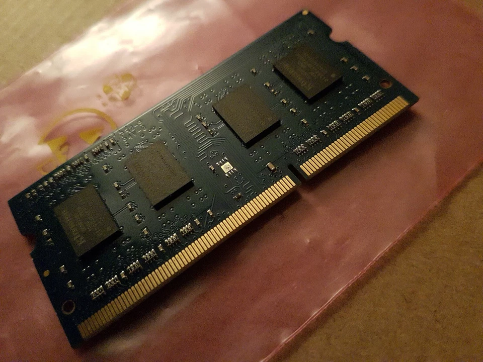 Kingston KVR1333D3S9/1G PC3-10600 DDR3 1333MHz CL9 204PIN LAPTOP MEMORY - Image 2 of 4