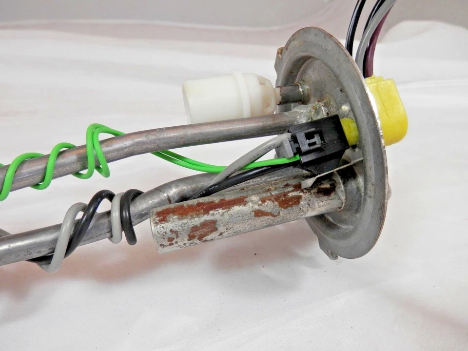 Оригинальный отправитель топливного бака 1985-1991 Chevy GMC S10 S15 13 галлонов 25093919 от оригинального производителя - Изображение 2 из 4