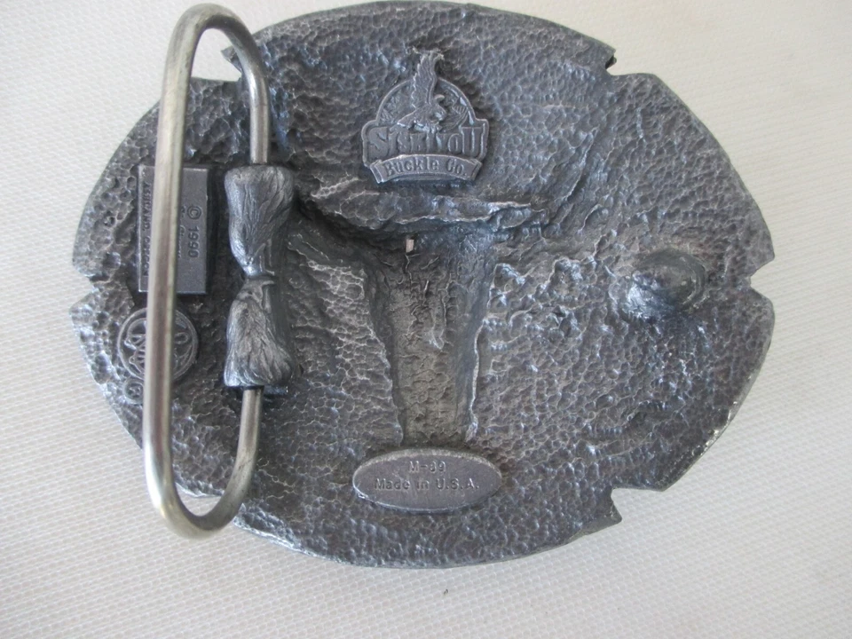 BOUCLE DE CEINTURE US. Métal et émail. - Photo 2/2