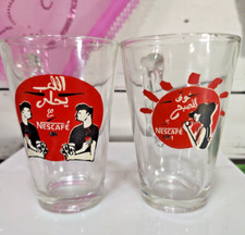 Lot de deux tasses à café vintage en verre Nescafé poker et fille avec café 4" de haut