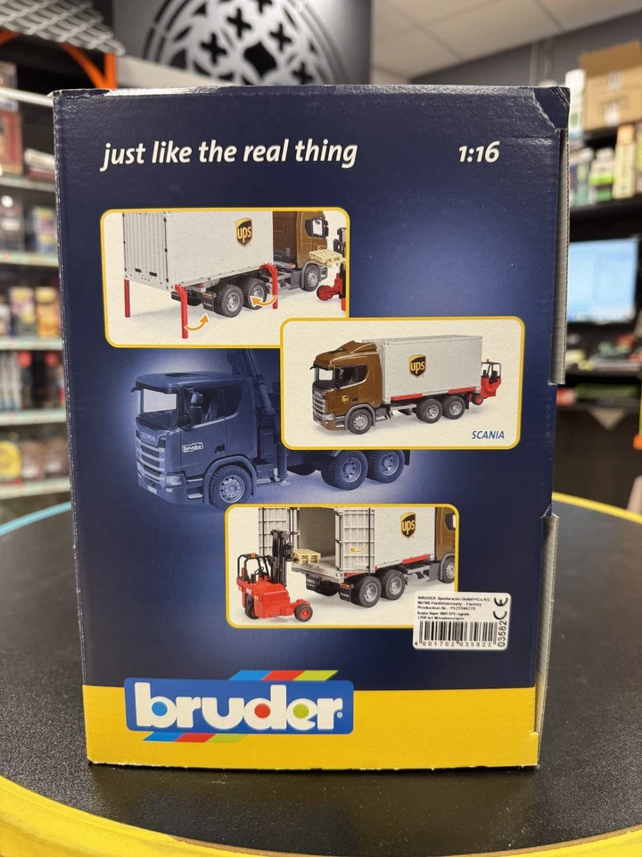 BRUDER 03582-scala 1:16- CAMION SUPER 560R UPS LOGISTICA CON CARRELLO ELEVATORE - Immagine 4 di 4