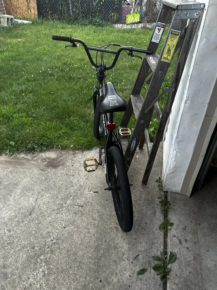 Mongoose Brawler 20 inch BMX Bike - Black - Image 4 of 4