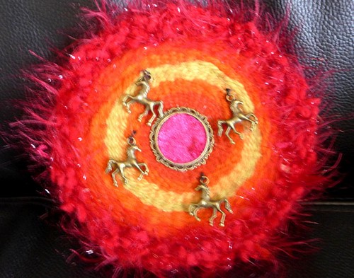 Broche Pin Tejido a Mano Rojo Acrílico Hecho a Mano Colgantes de Metal para Caballo - Imagen 6 de 12