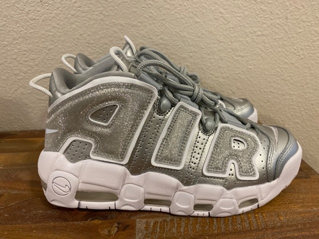 nike uptempo silver