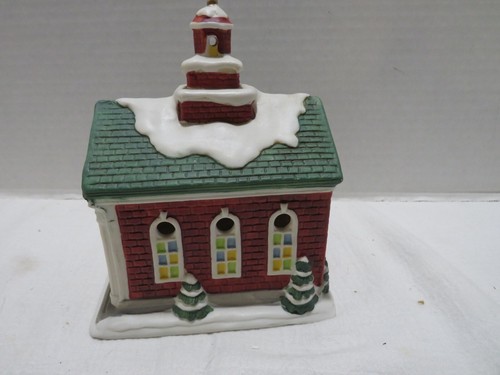 VTG HOMCO CHRISTMAS VILLAGE CHURCH #8914 TAIWAN - Picture 3 of 9