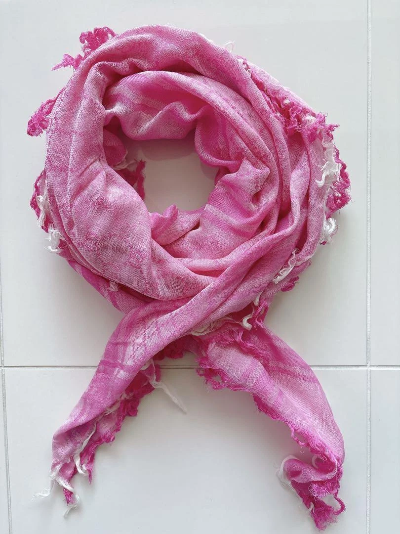Grande écharpe GUCCI rose motif GG coton diamant 49,6 pouces x 49,6 pouces