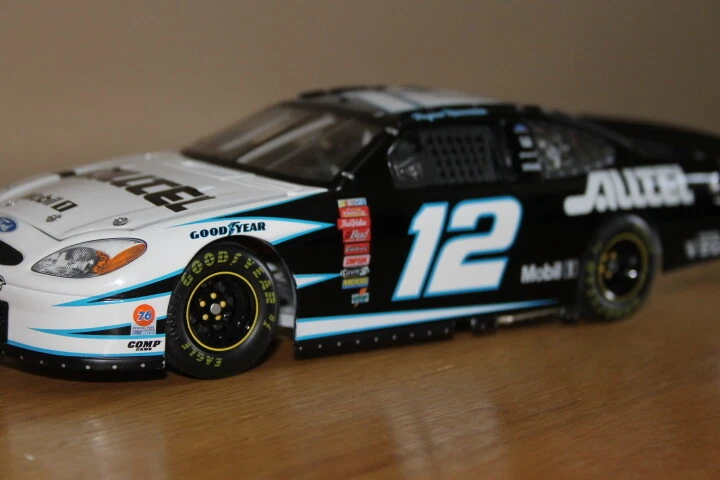 NASCAR 2002 1/24 Penske Racing Ryan Newman #12 Serie Propietario Alltel LIMITADO Foto 3 de 4