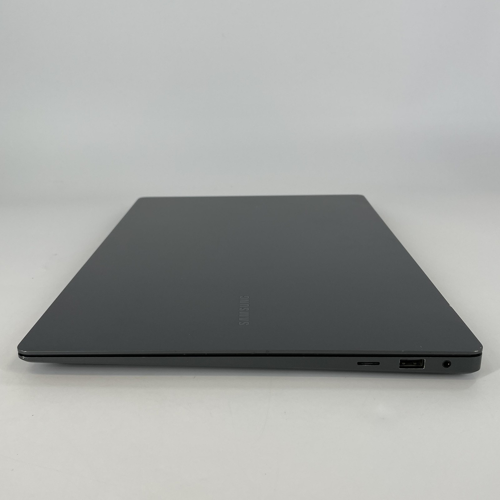 Samsung Galaxy Book3 Ultra 16 120Hz QHD+ 2.6GHz i9-13900H 32GB 1TB RTX 4070 READ