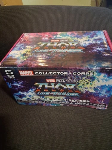 Thor Love and Thunder Funko Pop Marvel Collector Corps Complete Box Medium Shirt