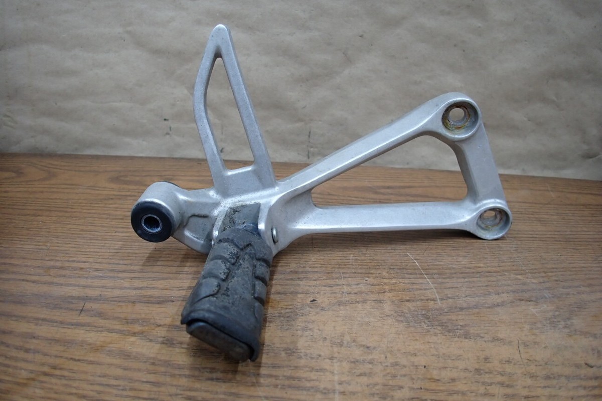 2012 HONDA CB250R REAR PASSENGER RIGHT FOOT PEG W/ MOUNT | eBay