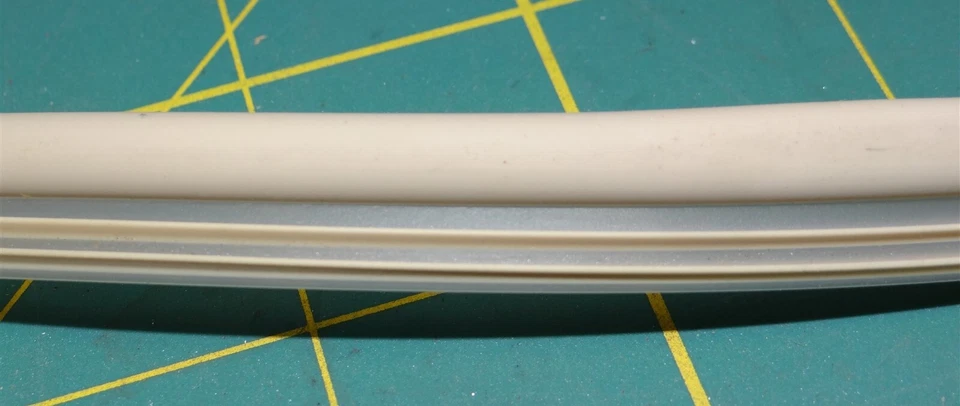 Restripa meteorológica bronceada Ultrafab Inc 50 pies 0,25" de diámetro Bombilla ventana muesca E10118TN5020 Foto 4 de 4