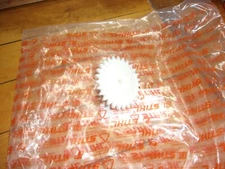 Stihl OEM Oiler Spur Drive Gear 015 028 WB 028WB 015L 1116-647-1806 #G5-P2C5