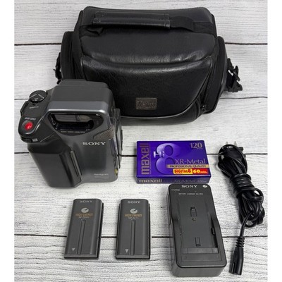 Sony Handycam CCD-SC5 Video 8 Camcorder Bundle with Charger Batteries Case Tape
