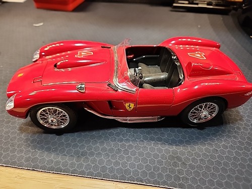 Vintage Burago 1957 Ferrari 250 Testa Rossa Roadster #3007 1/18 Scale