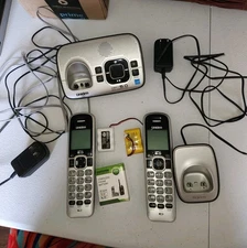 Uniden DECT 6.0 Digital Answering System 2 Phones & Bases + Battery WRKS GREAT 