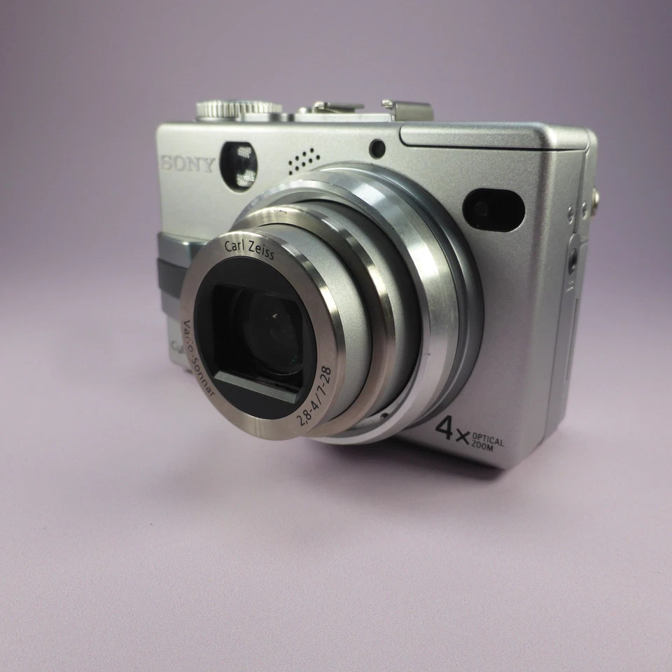 Sony Digital Camera Cybershot DSC-V1 5.0MP Silver Tested - Image 2 of 4