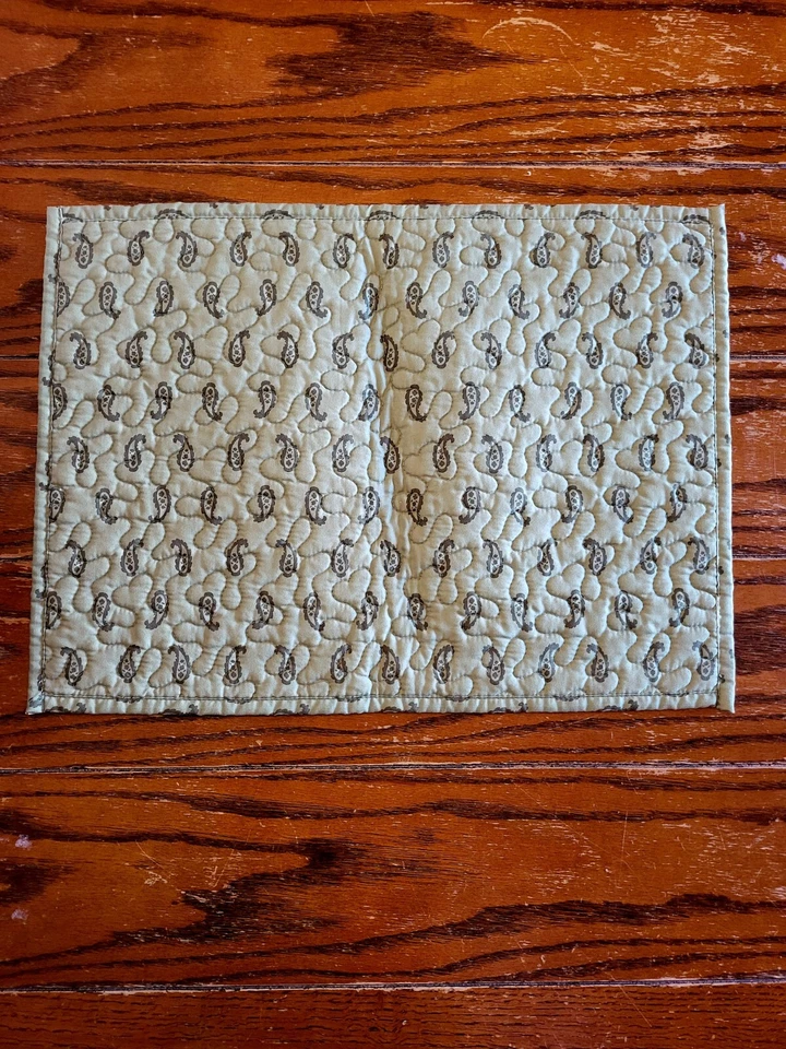 4 Vintage Paisley Placemats.  Linen Blend. Green, Beige, Blue. 18"x14.  - Image 4 of 4