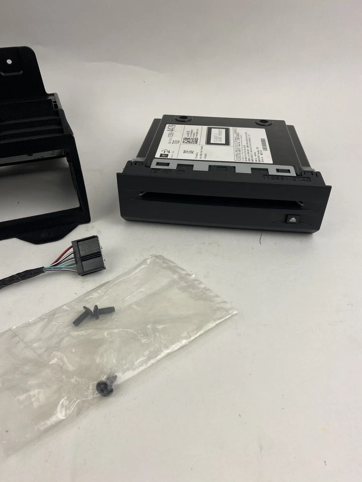 Genuine GM OEM 2016-2018 Cadillac CT6 Glove Box CD Player and Mount Kit 84172895 - Изображение 4 из 4