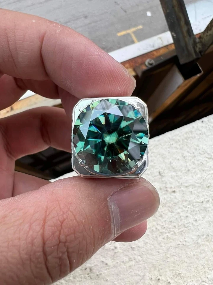 Anillo de plata de ley 925 con piedras preciosas de moissanita verde creado en laboratorio regalo para hombre SR11 Foto 2 de 4