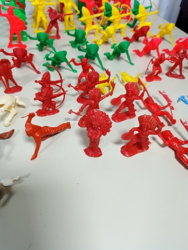 Large Lot of 160+ Vintage Cowboys & Indians Plastic Toy Figures MPC Hong Kong - Picture 16 of 20