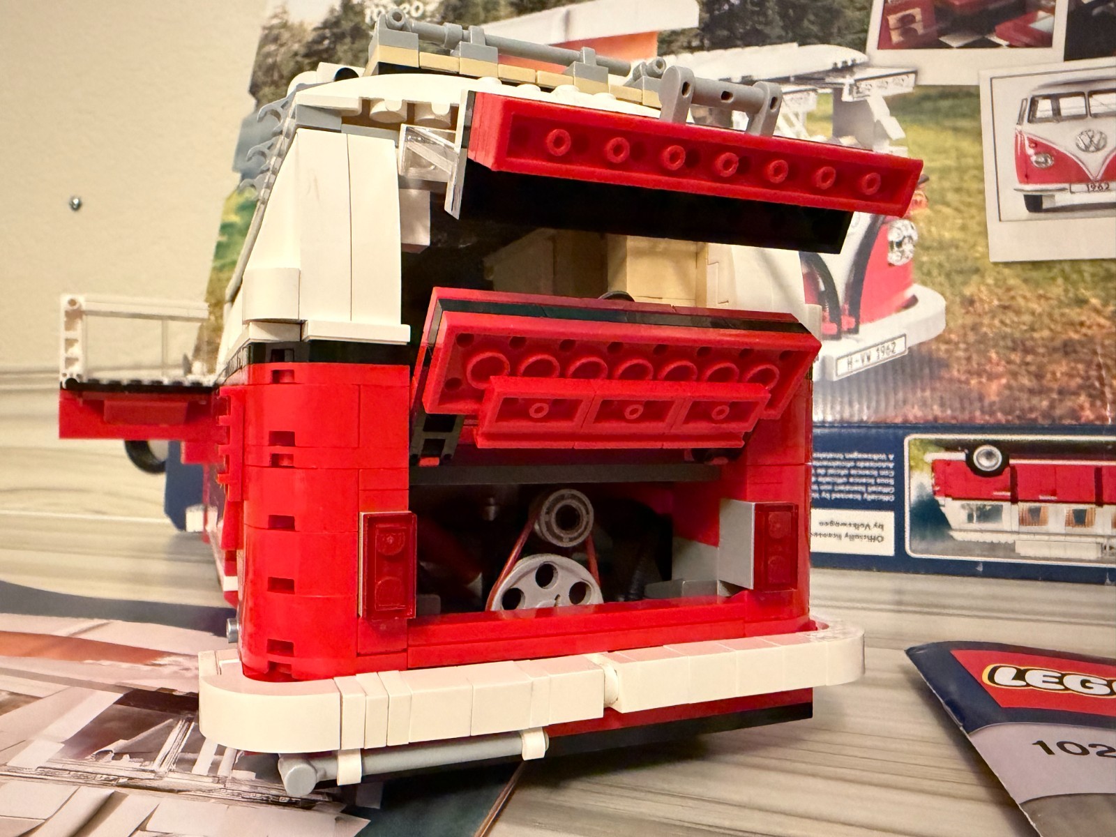 LEGO Creator Expert: Volkswagen T1 Camper Van (10220) - 100% Complete thumbnail 8