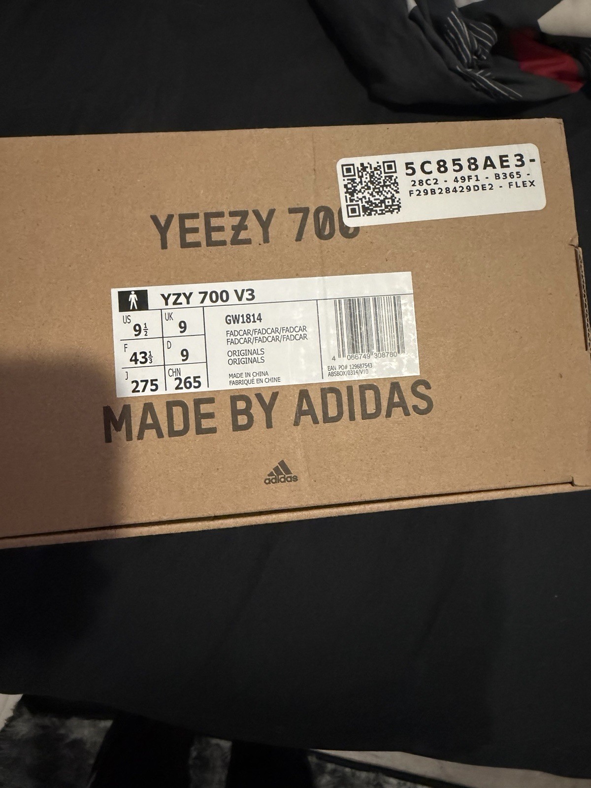 adidas Yeezy 700 V3 Fade Carbon GW1814 Red Black Gray Mesh Men's Sneaker 2022 thumbnail 3