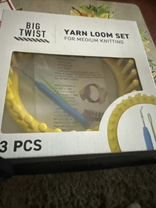 Big Twist Yarn Loom Set -  Medium knitting 3 Pcs N I B